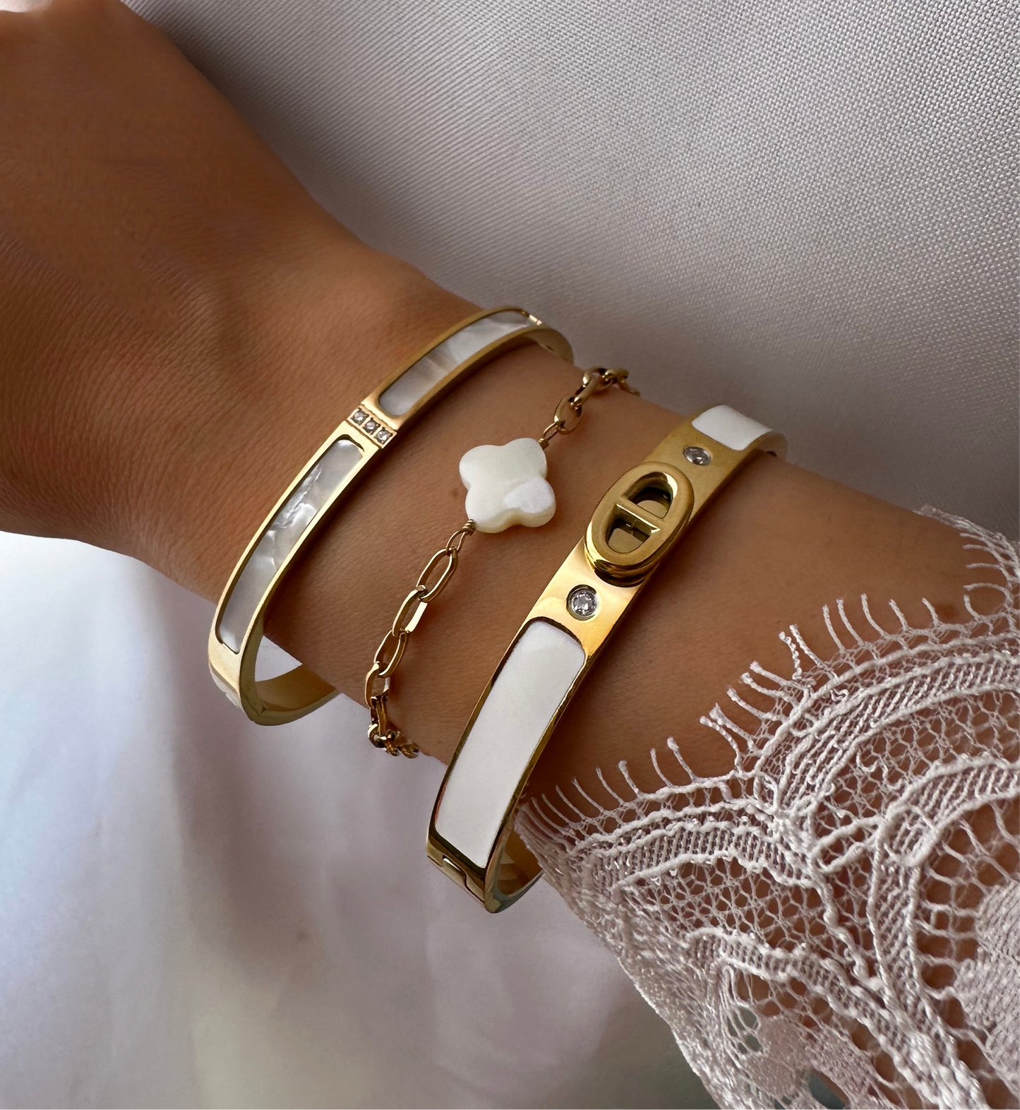 EVELYN ❥ White Bangle