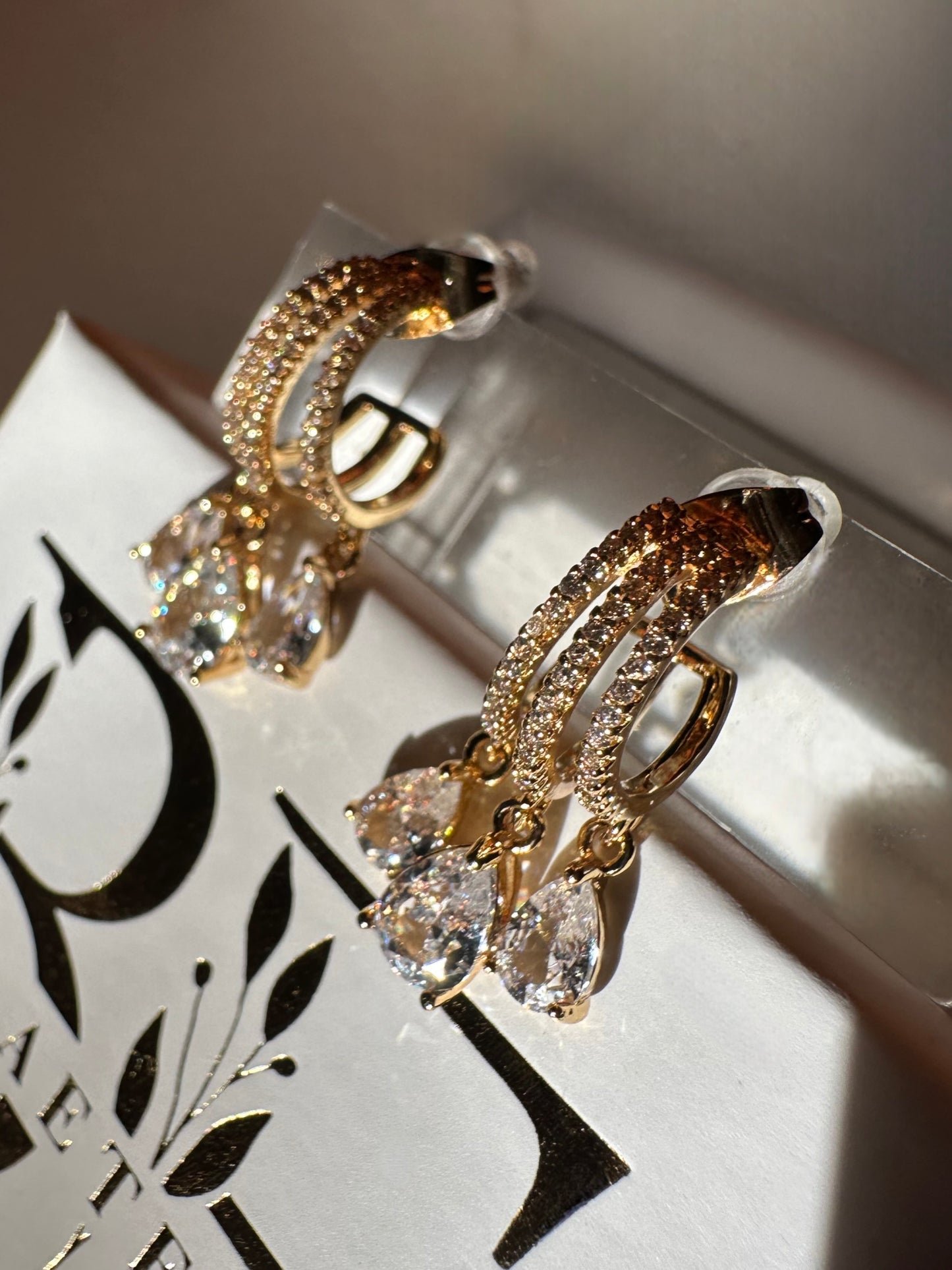 PENDENTI AURORA ❥ Gold/White Earrings