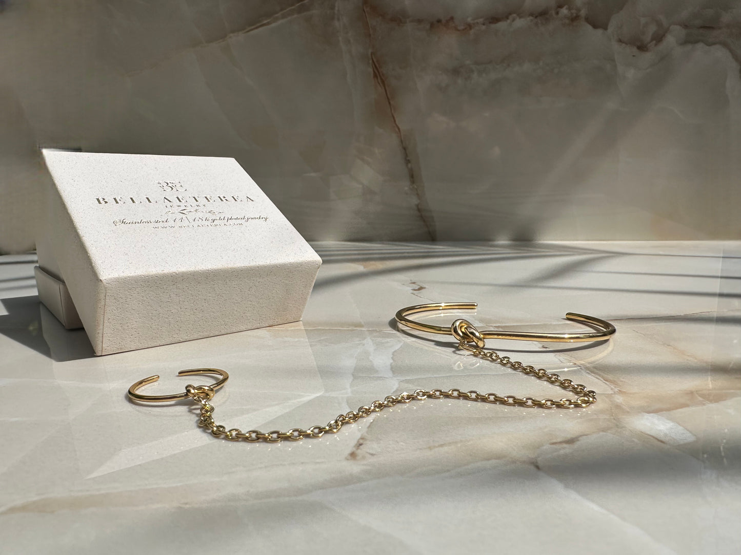 CLASSY KNOT ❥ Hand Chain