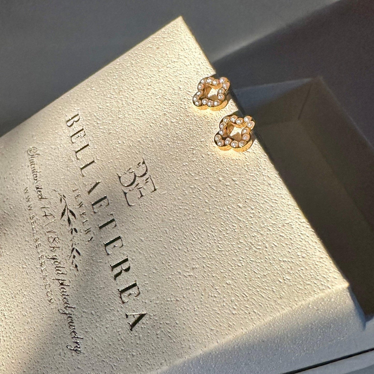 PEARLS CLOVER STUDS ❥ Orecchini - BELLAETEREA