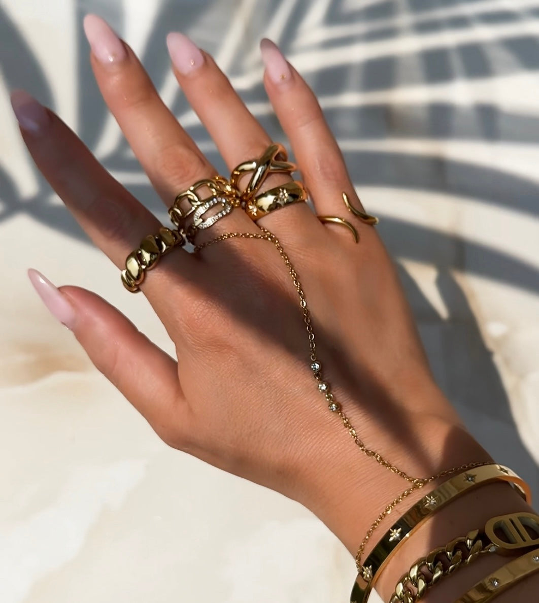 TRISELLE ❥ Hand Chain