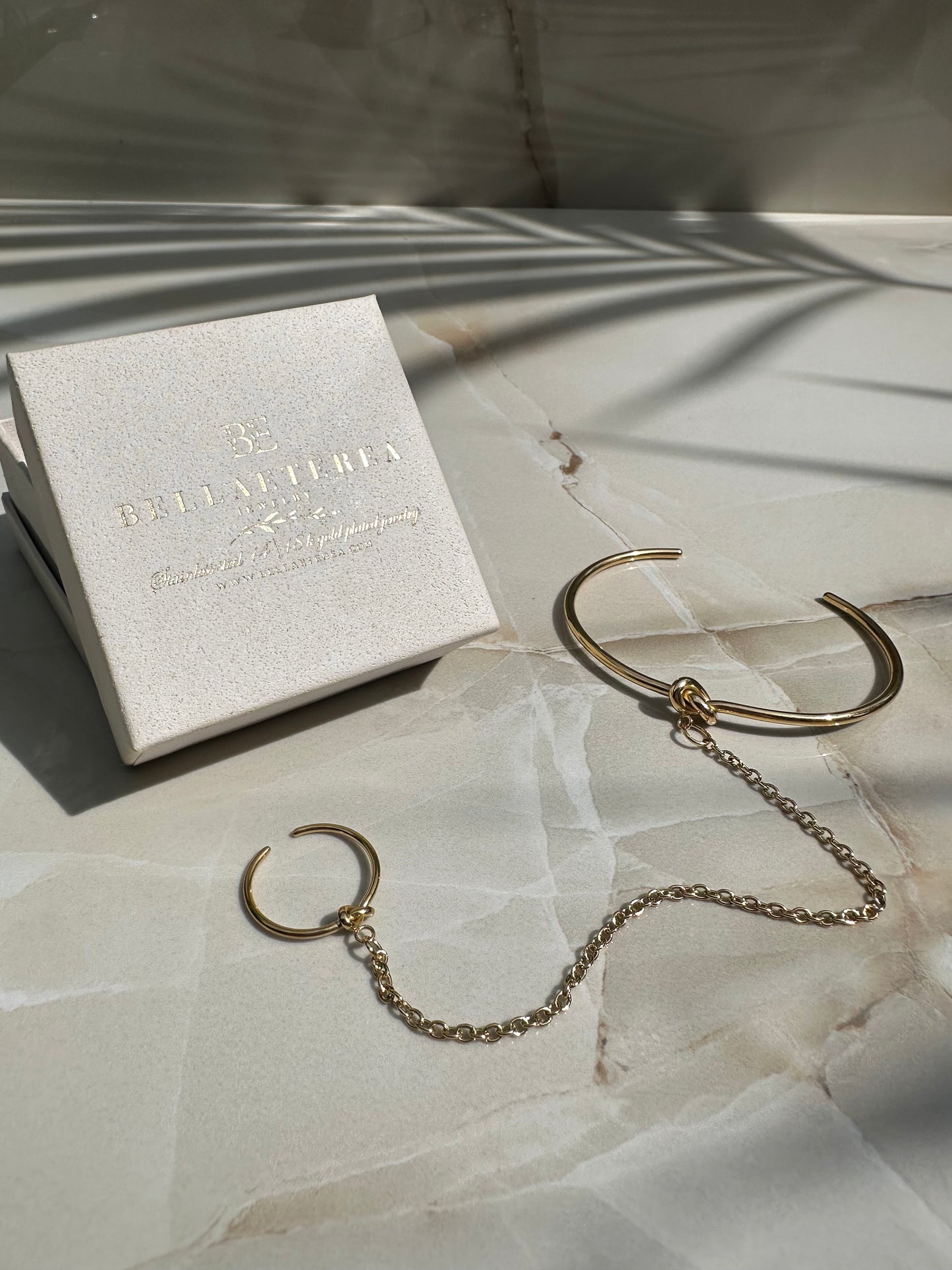 CLASSY KNOT ❥ Hand Chain