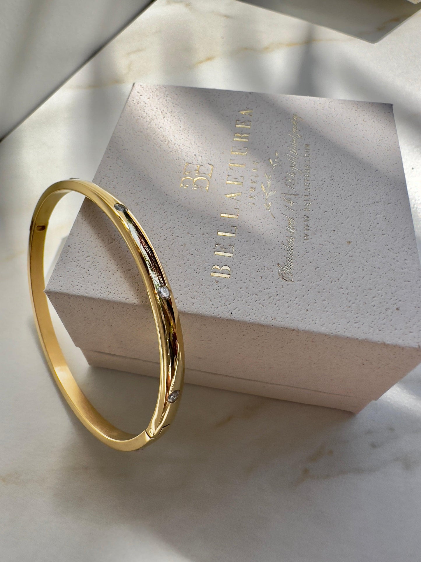 SLIM DAPHNE ❥ Gold Bangle