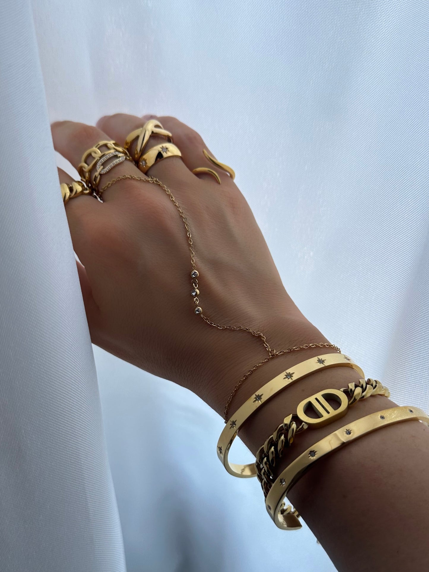 TRISELLE ❥ Hand Chain