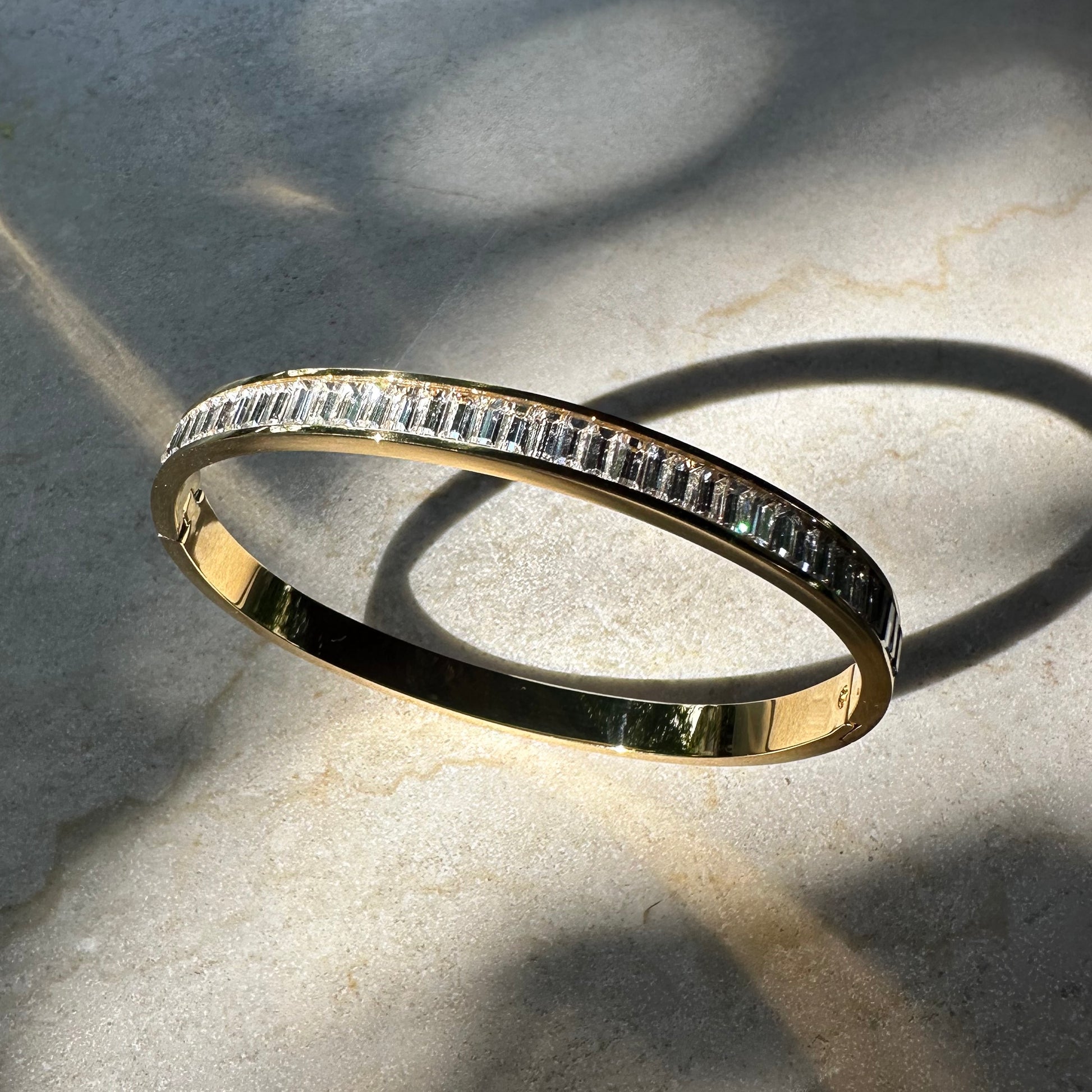 SKYLAR ❥ Gold Bangle - BELLAETEREA