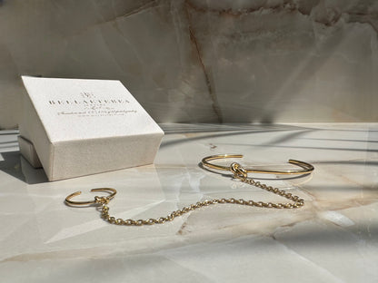 CLASSY KNOT ❥ Hand Chain