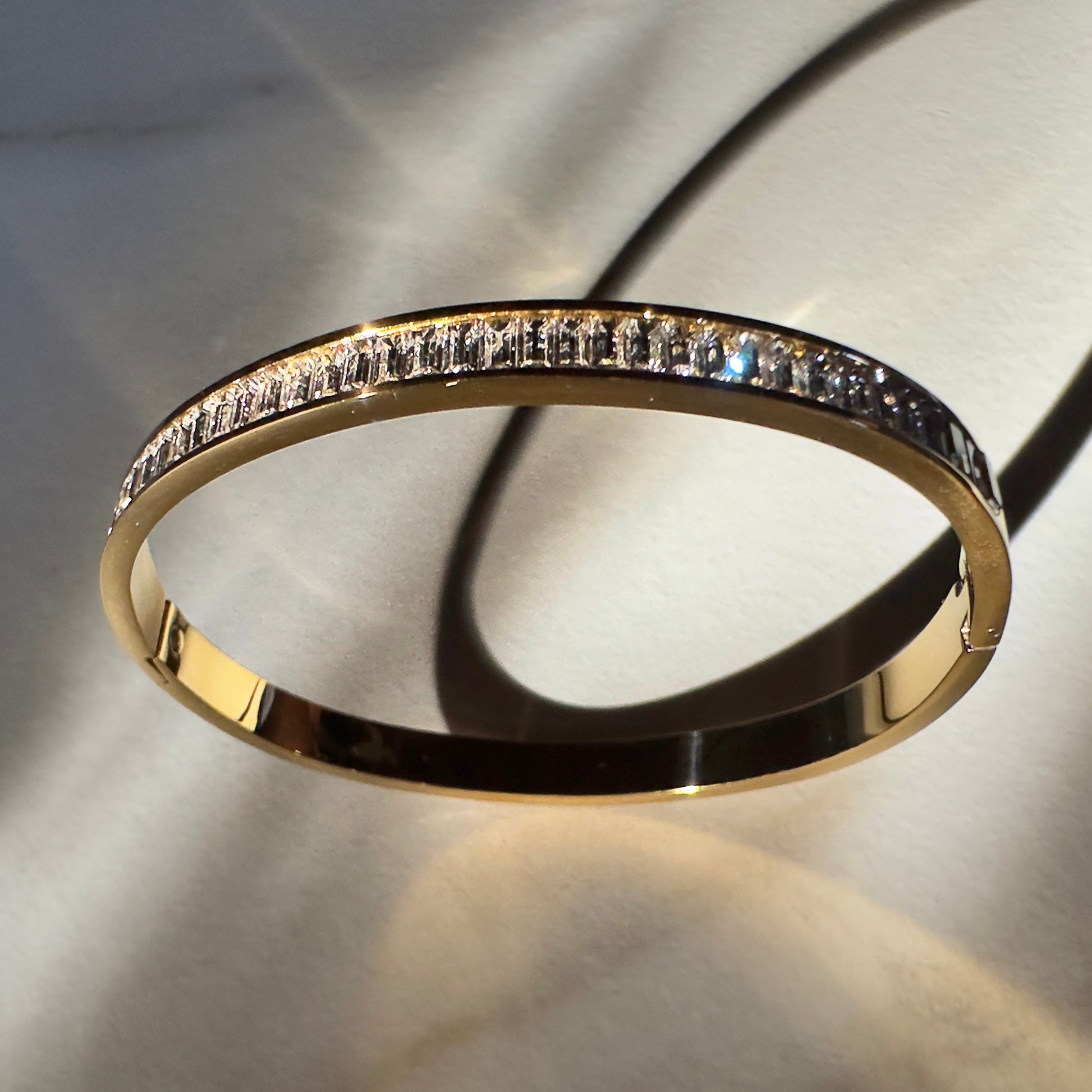 SKYLAR ❥ Gold Bangle - BELLAETEREA